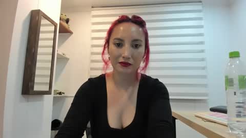 Snapshot of lizzdoux chatting on 5, 11, 2025 lizzdoux online show from 5, 11, 2025