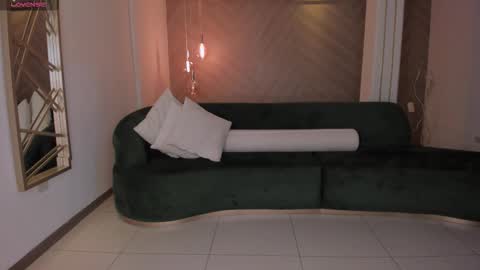 Lizzi  online show from 8, 9, 2025