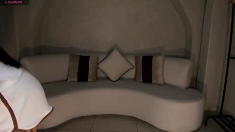 Lizzi  online show from 10, 11, 2025