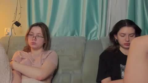 lizzi_muur online show from 5, 1, 2025