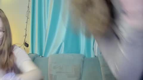 lizzi_muur online show from 8, 1, 2025