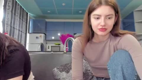 lizzi_muur online show from 5, 3, 2025