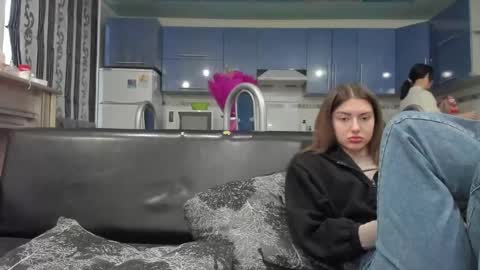 lizzi_muur online show from 5, 3, 2025