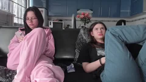 lizzi_muur online show from 12, 3, 2025