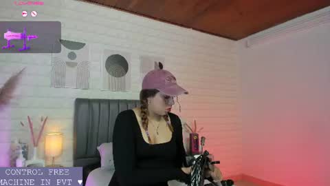 Snapshot of lizzie_evans chatting on 13, 6, 2026 Lizzie online show from 13, 6, 2026