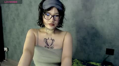 Snapshot of lizzielight chatting on 17, 12, 2024 LizzieLight online show from 17, 12, 2024