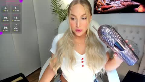 Snapshot of lizztayler_ chatting on 27, 1, 2025 lizztayler online show from 27, 1, 2025