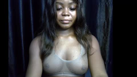 Snapshot of lizzy_petite chatting on 23, 9, 2025 lizzy online show from 23, 9, 2025