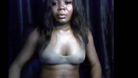 Snapshot of lizzy_petite chatting on 24, 9, 2025 lizzy online show from 24, 9, 2025