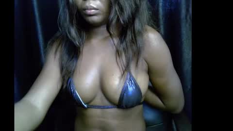 Snapshot of lizzy_petite chatting on 6, 10, 2025 lizzy online show from 6, 10, 2025