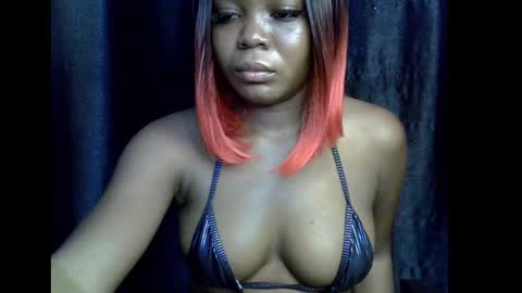 Snapshot of lizzy_petite chatting on 18, 10, 2025 lizzy online show from 18, 10, 2025
