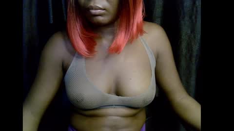 Snapshot of lizzy_petite chatting on 20, 10, 2025 lizzy online show from 20, 10, 2025