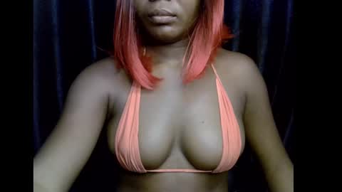 Snapshot of lizzy_petite chatting on 21, 10, 2025 lizzy online show from 21, 10, 2025