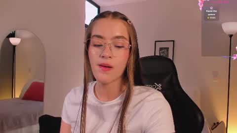 Snapshot of lizzycolins chatting on 26, 6, 2026 Lizzy Colins online show from 26, 6, 2026