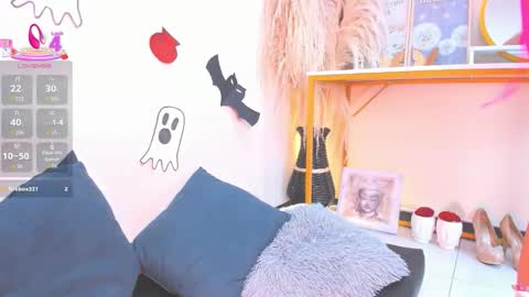 Snapshot of lizzyjones__ chatting on 12, 10, 2025 Lizzy online show from 12, 10, 2025