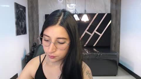 Lizzy SCHEDULE BROADCASTING Monday-Saturday 11am4pm Colombia online show from 18, 1, 2026