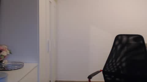 Lizzy Palmer online show from 25, 12, 2024