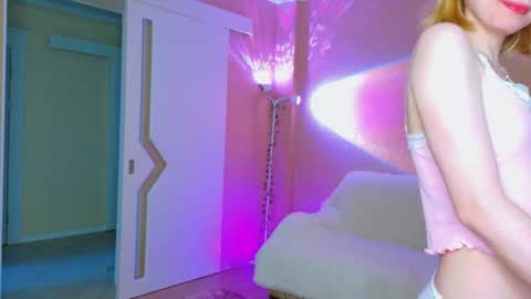 llovelymia online show from 22, 6, 2026