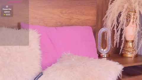 Snapshot of loana_vegas chatting on 6, 5, 2026 LOANA online show from 6, 5, 2026