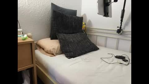 Snapshot of loenne3 chatting on 21, 11, 2025 loenne3 online show from 21, 11, 2025