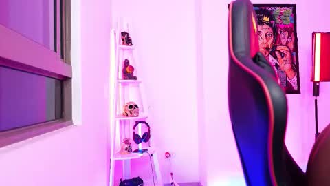 Snapshot of logan_hugh8 chatting on 18, 10, 2025 logan_hugh8 online show from 18, 10, 2025