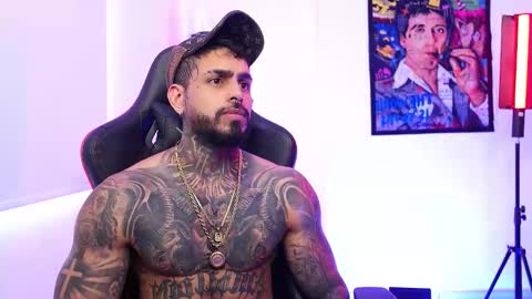 Snapshot of logan_hugh8 chatting on 17, 11, 2025 logan_hugh8 online show from 17, 11, 2025