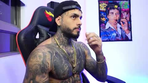 Snapshot of logan_hugh8 chatting on 14, 12, 2025 logan_hugh8 online show from 14, 12, 2025