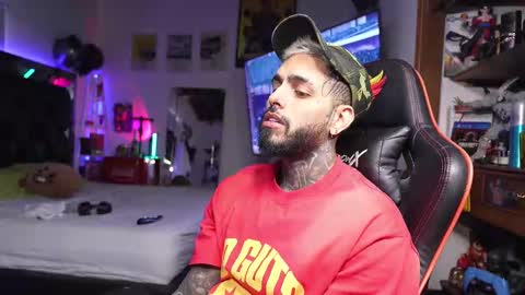 logan_hugh8 online show from 19, 3, 2026