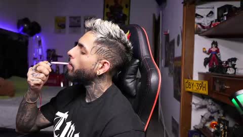 logan_hugh8 online show from 9, 4, 2026