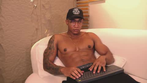 Snapshot of logan_varela chatting on 5, 3, 2025 logan_varela online show from 5, 3, 2025