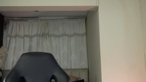 Snapshot of logan_varela chatting on 5, 10, 2025 logan_varela online show from 5, 10, 2025