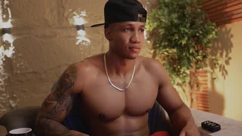 Snapshot of logan_varela chatting on 11, 11, 2025 logan_varela online show from 11, 11, 2025