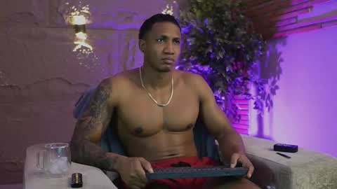 Snapshot of logan_varela chatting on 5, 12, 2025 logan_varela online show from 5, 12, 2025