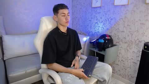 Loganfoster  online show from 15, 12, 2025