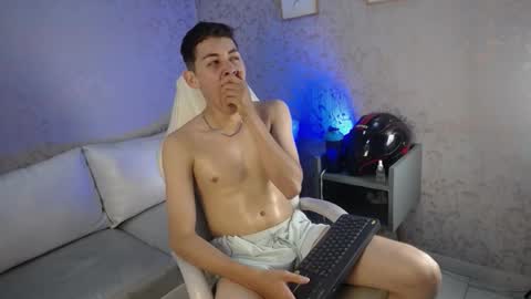 Loganfoster  online show from 17, 12, 2025