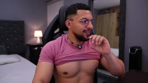 Snapshot of loganmartinx chatting on 25, 5, 2026 loganmartinx online show from 25, 5, 2026