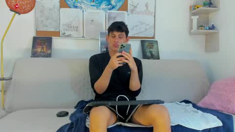 Snapshot of loganoficialx chatting on 15, 4, 2026 loganoficialx online show from 15, 4, 2026