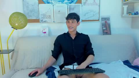 Snapshot of loganoficialx chatting on 23, 4, 2026 loganoficialx online show from 23, 4, 2026