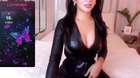 Snapshot of loisewilliams chatting on 5, 3, 2026 Mistress L online show from 5, 3, 2026