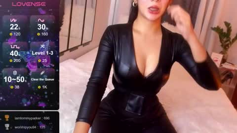 Snapshot of loisewilliams chatting on 21, 3, 2026 Mistress L online show from 21, 3, 2026