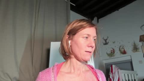 Snapshot of lola_belgium chatting on 3, 2, 2025 lola_belgium online show from 3, 2, 2025