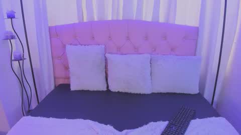 Lola  online show from 4, 12, 2025