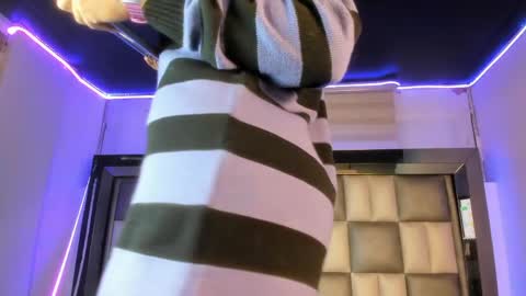 Snapshot of lola_js chatting on 2, 4, 2026 lola_js online show from 2, 4, 2026