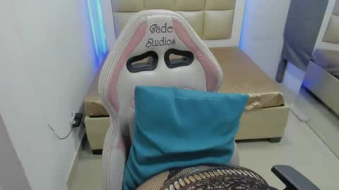 lola_js online show from 23, 4, 2026