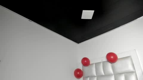 Snapshot of lola_js chatting on 24, 4, 2026 lola_js online show from 24, 4, 2026