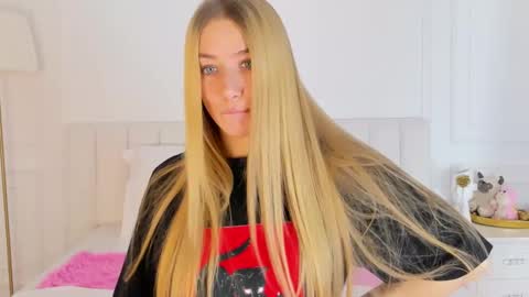 Snapshot of lola_lewis chatting on 3, 12, 2025 lola_lewis online show from 3, 12, 2025