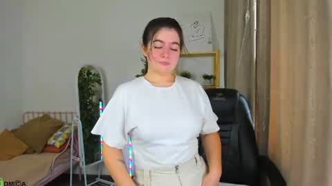 Snapshot of lola_loco chatting on 4, 8, 2026 Margo online show from 4, 8, 2026