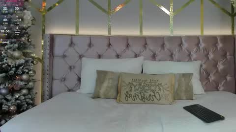 lola_saenz__ online show from 20, 12, 2025