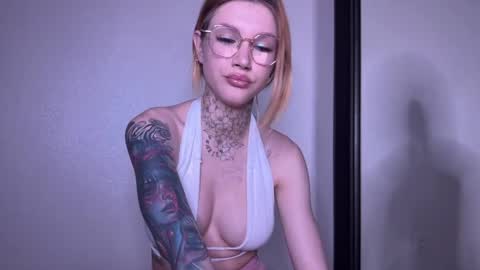 Snapshot of lola_sunnie chatting on 3, 5, 2026 Adelia online show from 3, 5, 2026