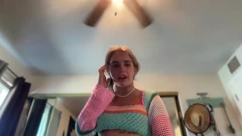 lolaa555 online show from 21, 6, 2026
